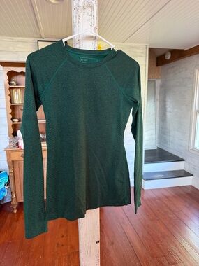 Figs salta seamless long sleeve under scrub hunter green extra small